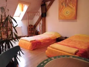 Dedicated room with terrace & garden - Image 2