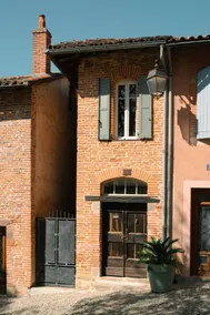 Fully equipped gite with garden, terrace & BBQ - Image 2