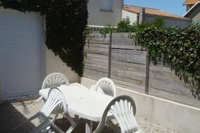 Holiday home with barbeque & garden | Garden view - Image 4