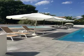 Flat with garden & pool - Image 5