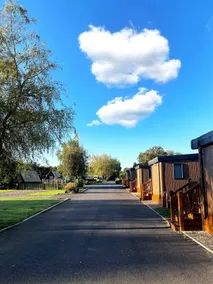 Modern Family Glamping Hive with Decking & Access to Pool and Gym Near Croston, England - Image 5