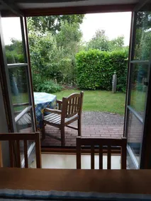Family-oriented apartment with terrace, BBQ & garden - Image 3