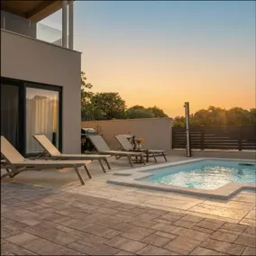 Children-friendly holiday home with terrace, private pool & garden - Image 3