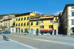 Fully equipped lovely holiday apartment with garden & pool - Image 5