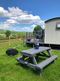 Cabin with BBQ & garden - Image 3