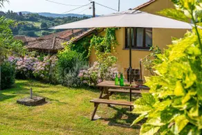 Cottage with garden, terrace & barbecue | River view - Image 2