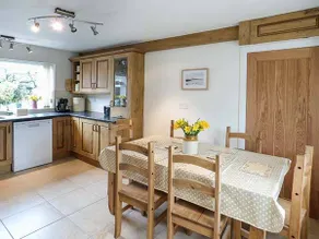 Fully equipped cottage with garden - Image 4