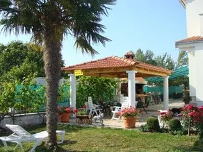 Pleasant holiday apartment with barbecue & terrace | Next to the beach - Image 4