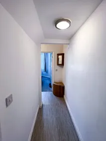 Apartment with garden - Image 5