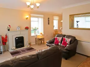 Family-oriented charming cottage with garden - Image 2