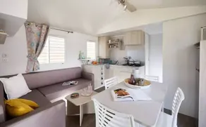 Mobile home with garden, barbecue & pool - Image 2