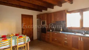Cottage avec barbecue, terrasse et piscine | Vue jardin - Image 3