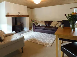 Family-oriented charming cottage with terrace & garden | Pets allowed - Image 3