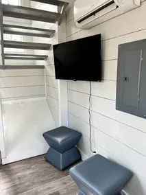 Secluded Tiny House near Owensville, Missouri - Ideal for a Glamping Vacation with Family and Friends - Image 2