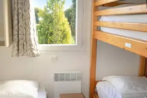 Mobile home with terrace, garden & BBQ - Image 5