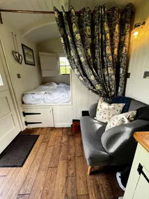 Romantic Shepherd Hut for a Glamping Getaway near Northumberland, England - Image 2