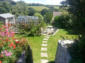 Cottage with garden - Image 2