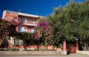 Apartamento con jardín, terraza y barbacoa - Image 2