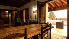 Cottage avec barbecue, terrasse et piscine | Vue jardin - Image 2