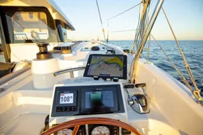 Boat | Beach nearby - Image 5