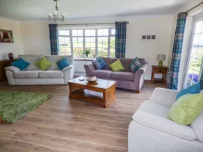 Family-friendly nice cottage with garden & hot tub - Image 5