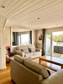 Tranquil Waterside Getaway in this Cotswold Cottage in South Cerney - Image 2