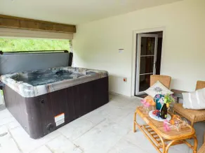 Family-friendly cottage with hot tub, garden & terrace | Dogs allowed - Image 2
