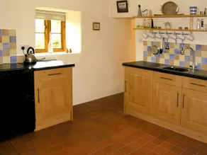 Cottage with garden - Image 4
