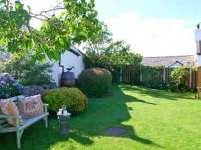Cottage with garden - Image 2