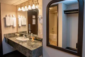 Superior King Room - Image 5
