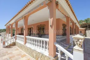 Cottage with barbeque, pool & garden | Mountain view - Image 2