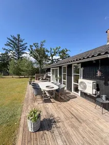 Architect-designed cottage by the water - Image 5