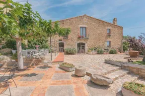 Cottage with BBQ, terrace & garden | City view - Image 2