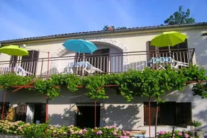 Apartment with terrace & garden - Image 3