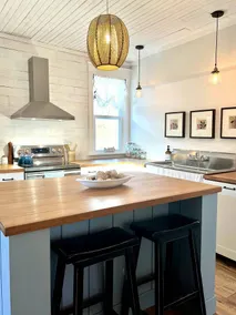 Beautiful, Rustic, Lodge with Pizza Oven, BBQ, and Porch for an Amazing Family Getaway in Ontario - Image 4