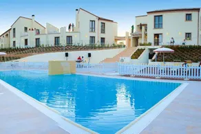 Apartment with garden, barbeque & pool - Image 2