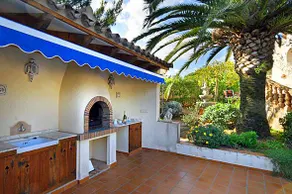 Holiday home with barbecue, terrace & garden - Image 3