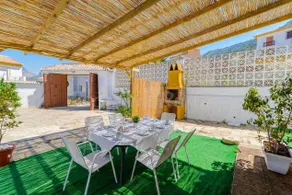Cottage with garden, pool & barbecue | Lake view - Image 3