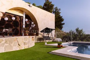 Cottage avec terrasse, jardin et piscine | Vue montagne - Image 3