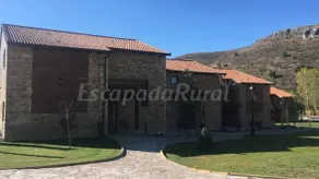 Cottage with pool, terrace & BBQ | River view - Image 5