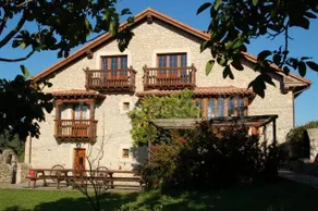 Casa rural apta para familias con terraza, barbacoa y jardín | Vistas a la montaña - Image 2