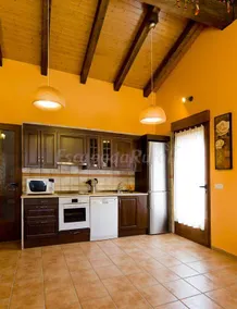 Family-oriented beautiful cottage with terrace | City view | Pets allowed - Image 4