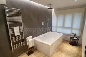 Cottage with barbeque, terrace & jacuzzi | Mountain view - Image 4