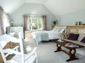 Family-oriented cottage with barbecue & garden - Image 3