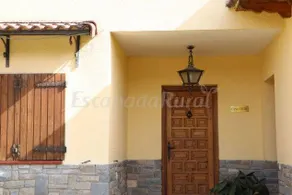 Cottage with pool, garden & barbeque | Lake view - Image 4