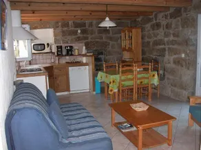 Holiday apartment with garden, pool & barbecue | Beach view - Image 3