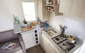 Mobile home with garden, barbecue & pool - Image 3