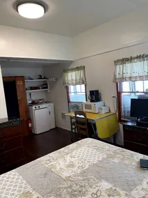 Lakefront Cottage for a Romantic Weekend Getaway near Manchester, New Hampshire - Image 4