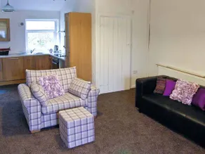 Cottage with garden - Image 2