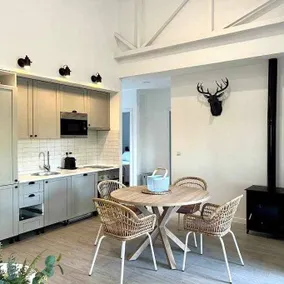 Fully equipped pleasant holiday home with garden, private pool & BBQ | Lake view | Dogs allowed - Image 2